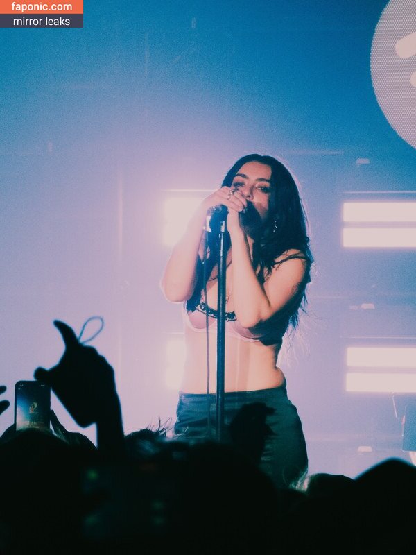 Charli XCX, charli_xcx, charlignarly Vazamentos de Nudes OnlyFans Foto #3