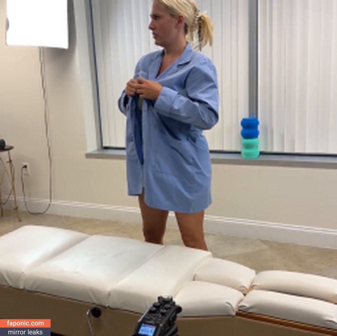 Brenda Mondragon, Chiropractor Vazamentos de Nudes  Foto #81