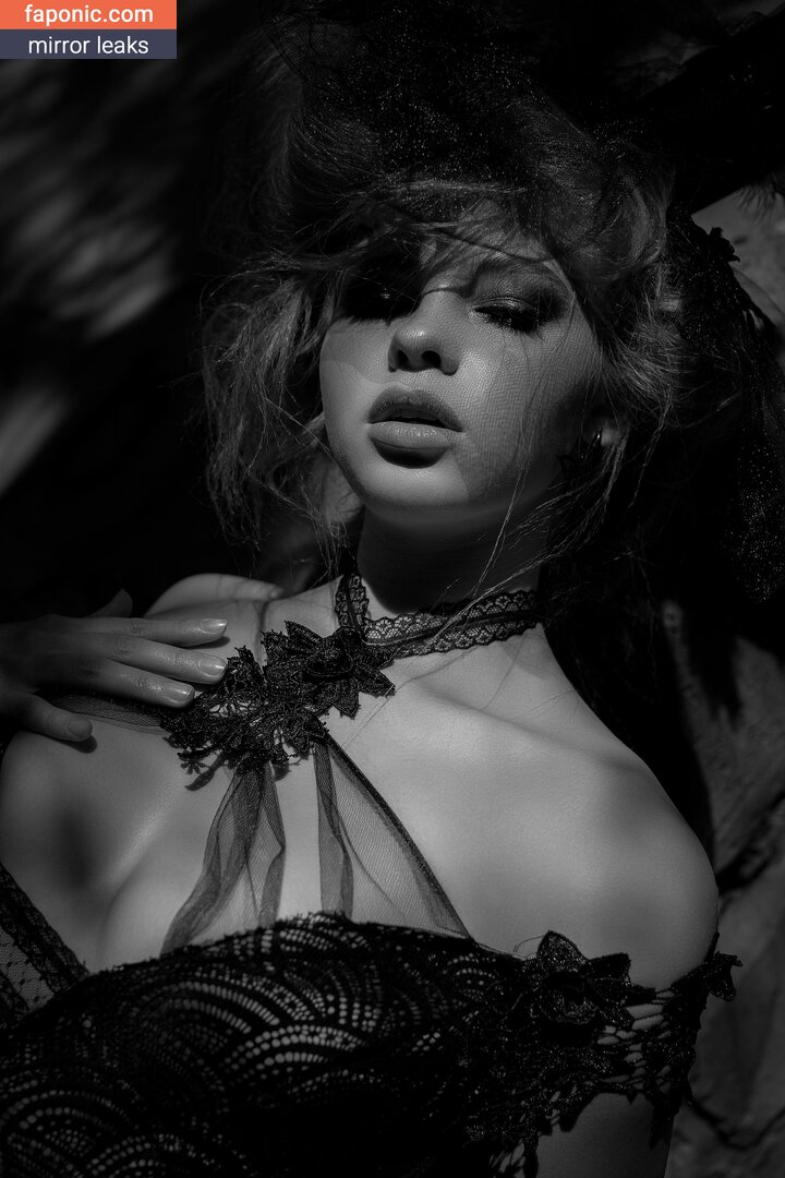 Eva Lee Model